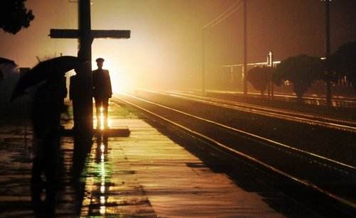 吃饭时唱哭人的歌是什么，吃饭时唱什么歌曲